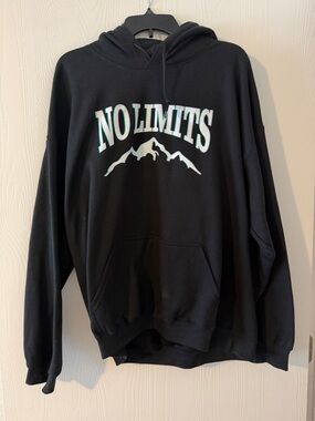 Black Crewneck Hoodie with 'NO LIMITS' Mountain Graphic